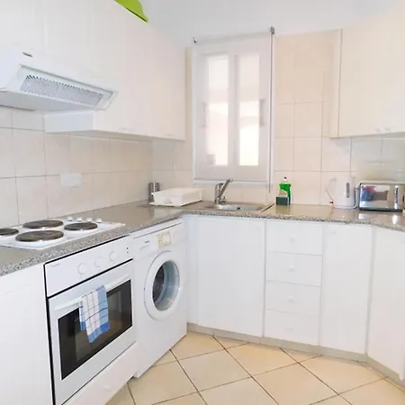 Limnaria Gardens Two Bed With Terrace And Pool Close To Lejlighed
